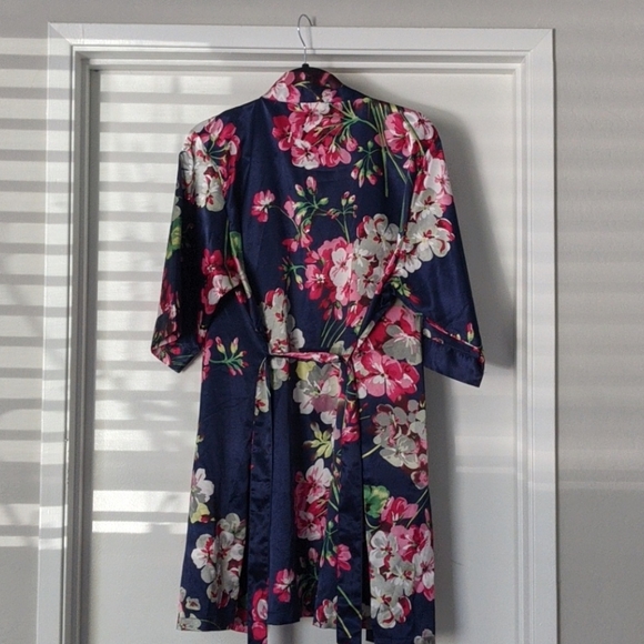 Floral Robe - Picture 2 of 2